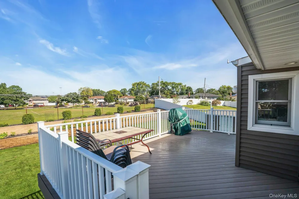 25 Heather Crescent Commack, NY 11725