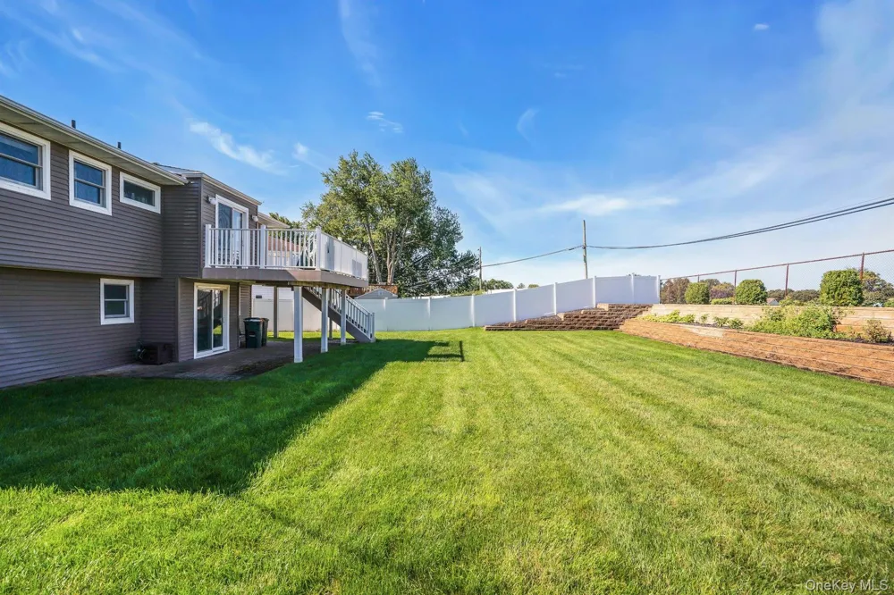 25 Heather Crescent Commack, NY 11725