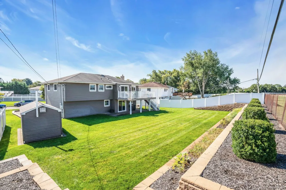 25 Heather Crescent Commack, NY 11725
