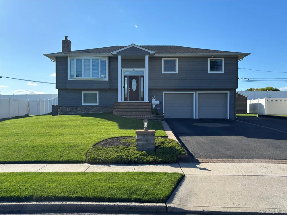 25 Heather Crescent Commack, NY 11725
