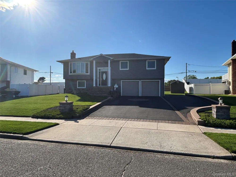 25 Heather Crescent Commack, NY 11725