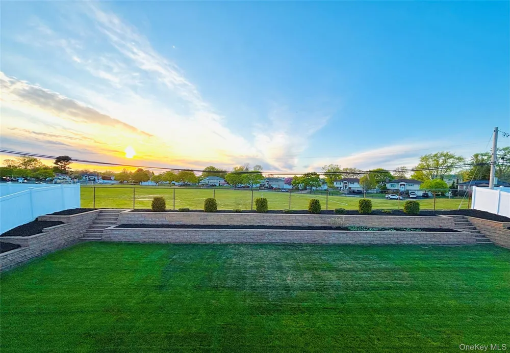 25 Heather Crescent Commack, NY 11725