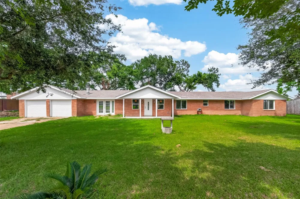 18219 Kings Lynn Street Webster, TX 77058