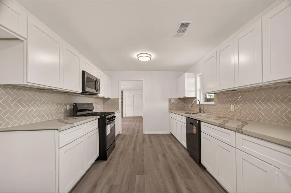 18219 Kings Lynn Street Webster, TX 77058