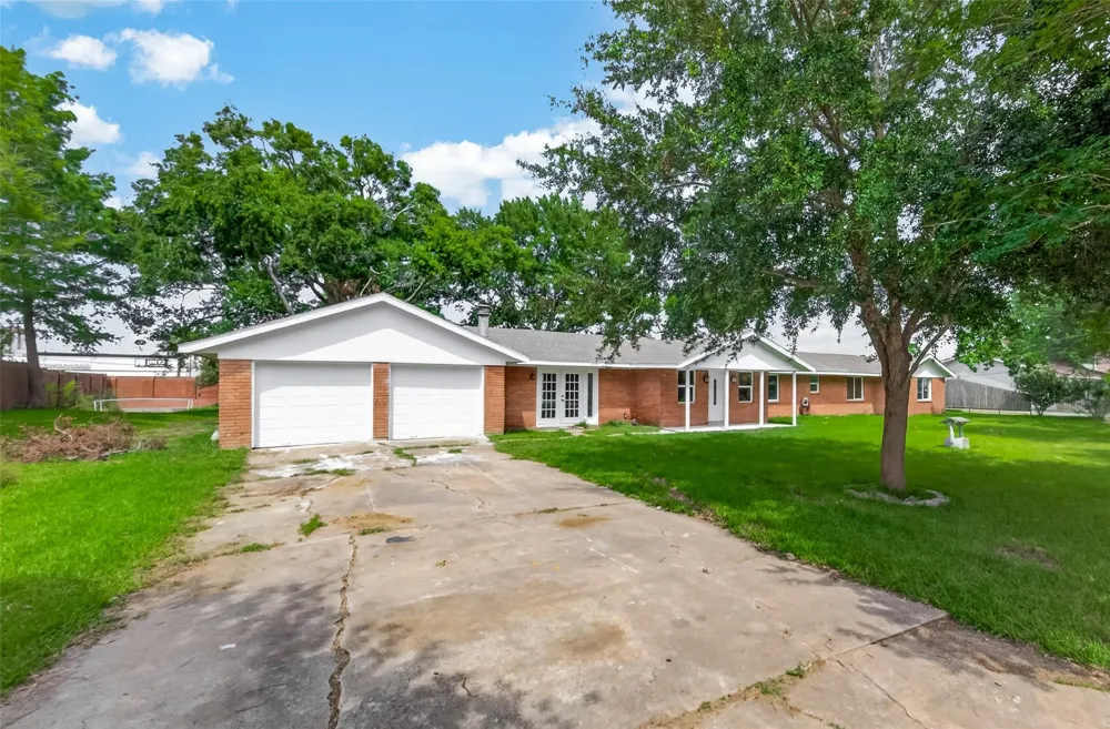 18219 Kings Lynn Street Webster, TX 77058