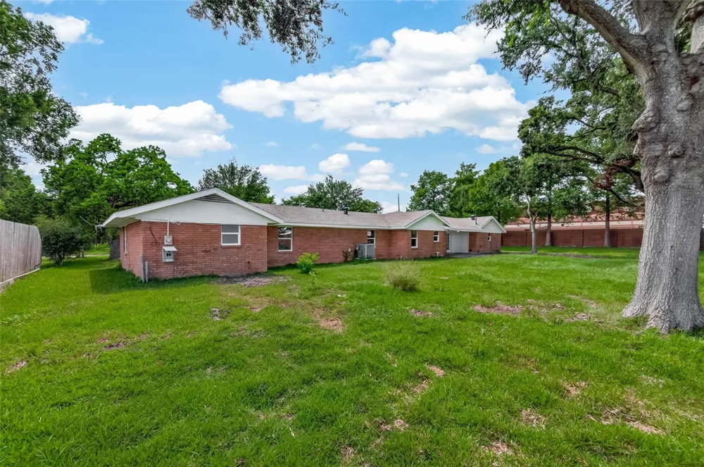 18219 Kings Lynn Street Webster, TX 77058