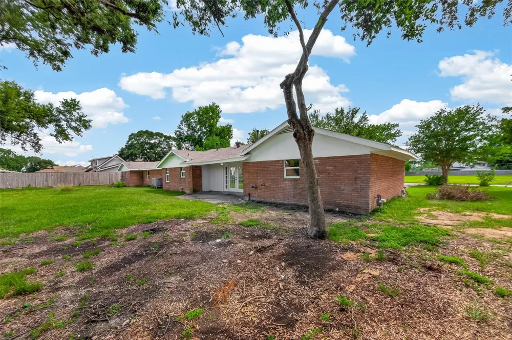 18219 Kings Lynn Street Webster, TX 77058