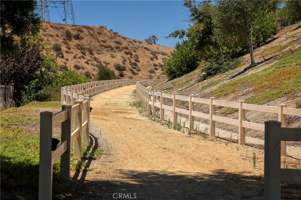 27624 Camellia Drive Saugus, CA 91350