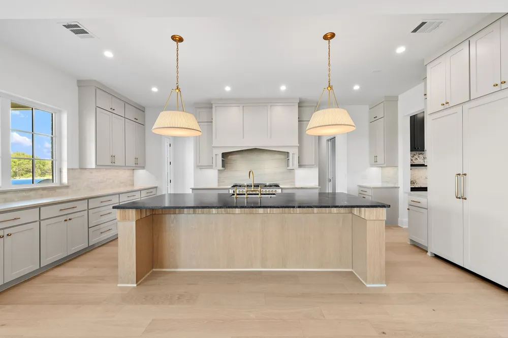 1111 Lakeway Drive Sanger, TX 76266