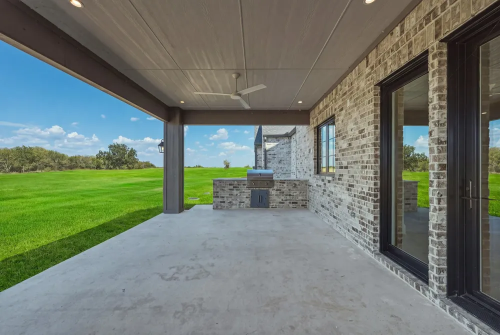 1111 Lakeway Drive Sanger, TX 76266
