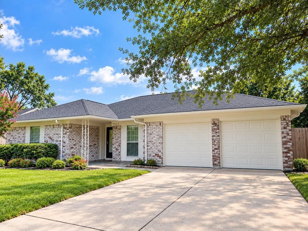 8831 Hendon Ln Houston, TX 77036