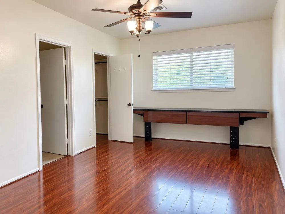 8831 Hendon Ln Houston, TX 77036