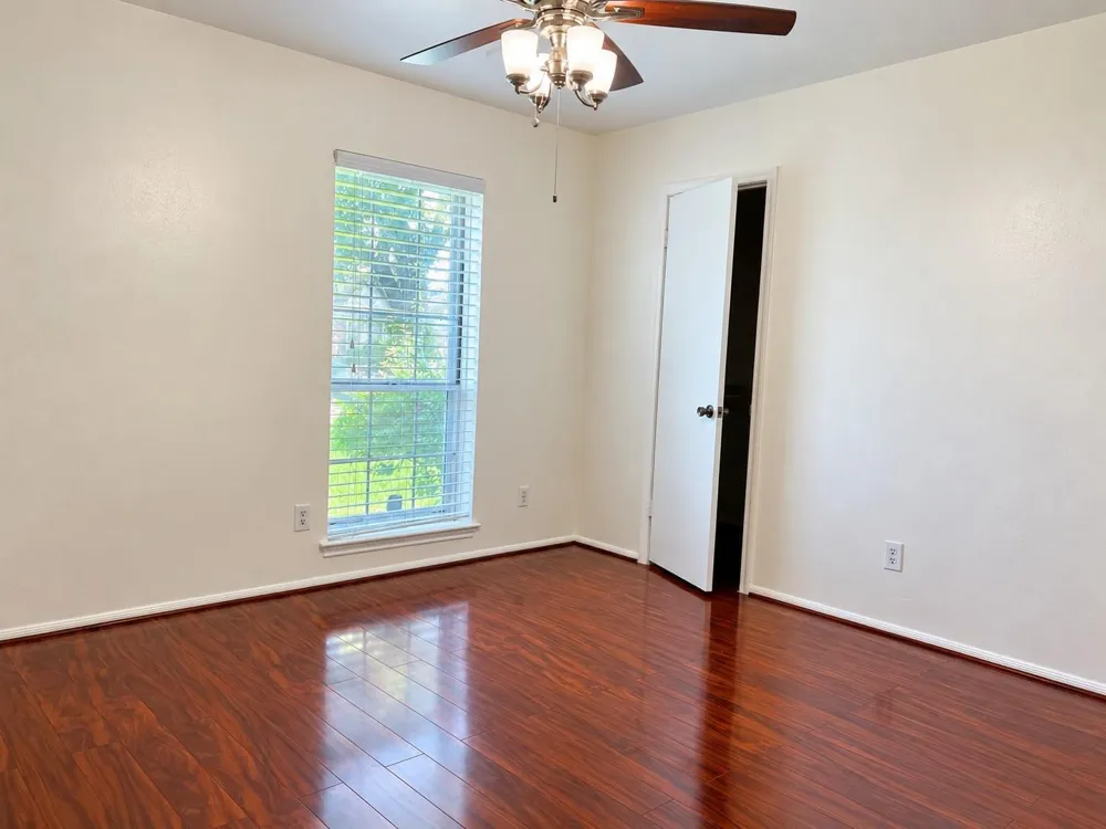8831 Hendon Ln Houston, TX 77036