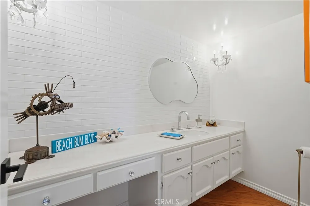 19225 Seabrook Huntington Beach, CA 92648