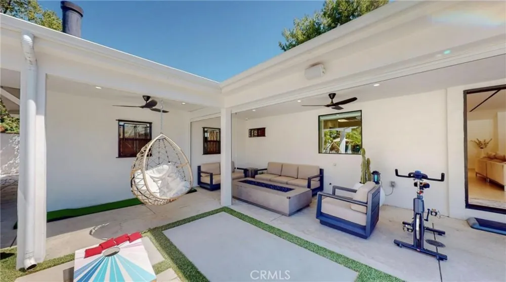 6945 Amestoy Los Angeles, CA 91406