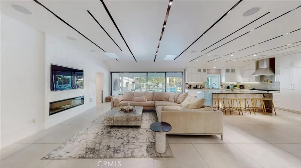 6945 Amestoy Los Angeles, CA 91406