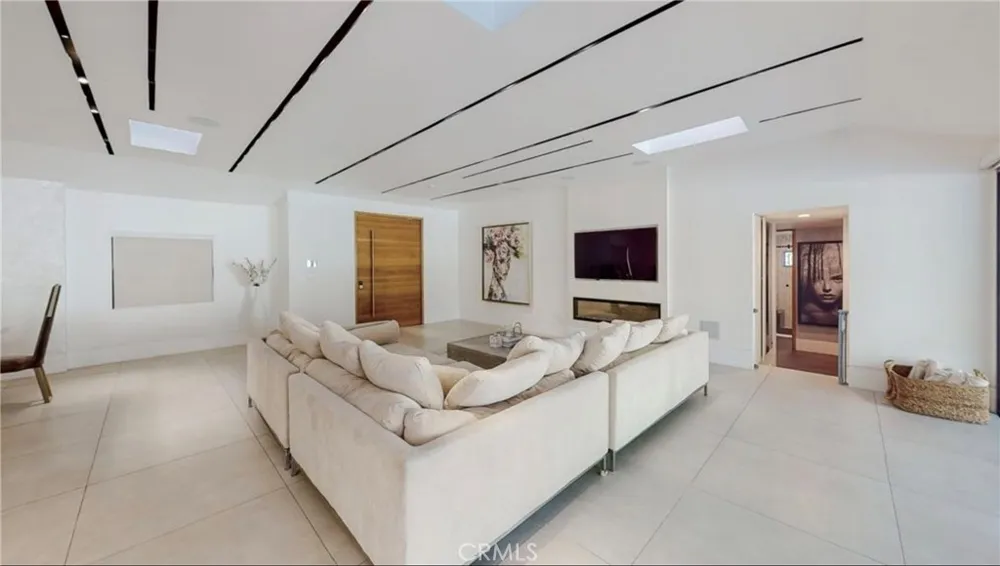 6945 Amestoy Los Angeles, CA 91406