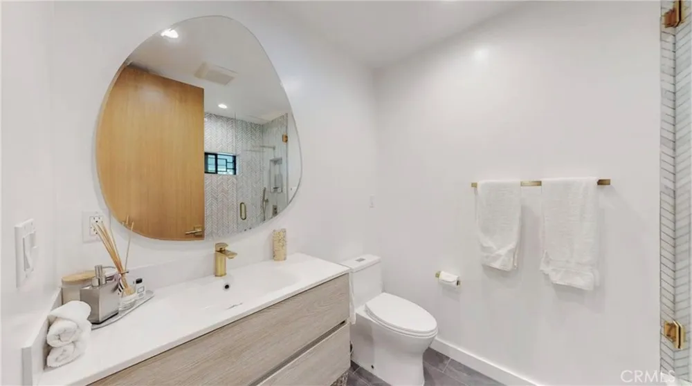 6945 Amestoy Los Angeles, CA 91406