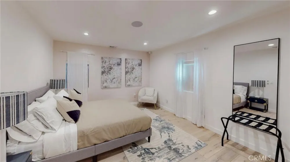 6945 Amestoy Los Angeles, CA 91406