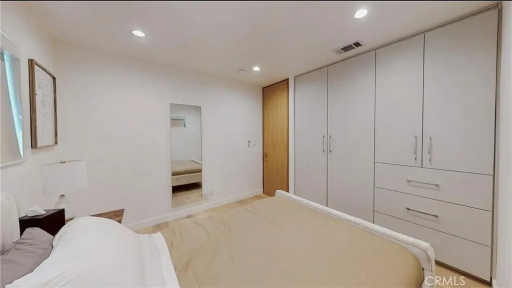 6945 Amestoy Los Angeles, CA 91406