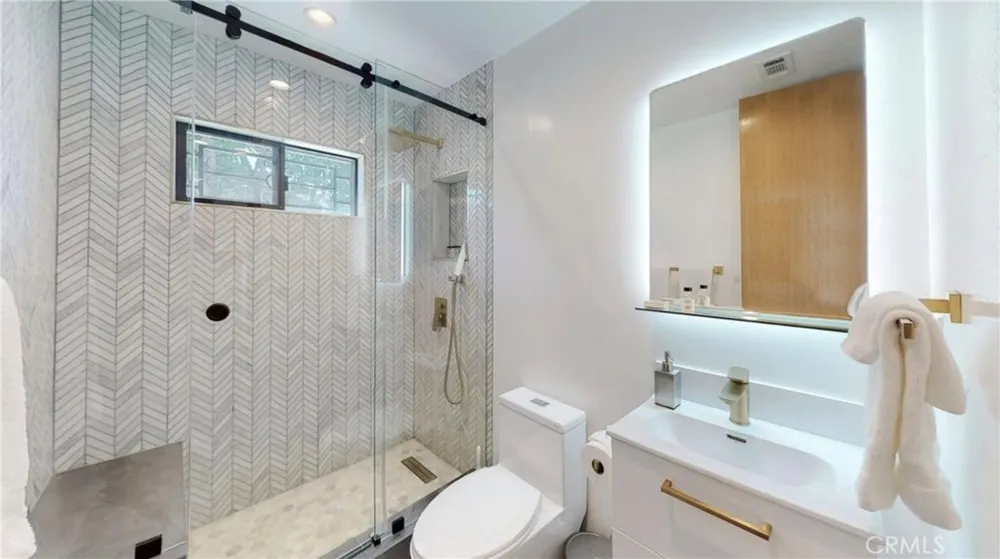 6945 Amestoy Los Angeles, CA 91406