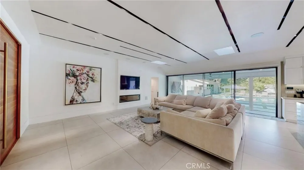 6945 Amestoy Los Angeles, CA 91406