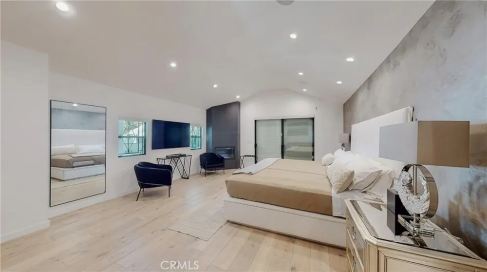 6945 Amestoy Los Angeles, CA 91406