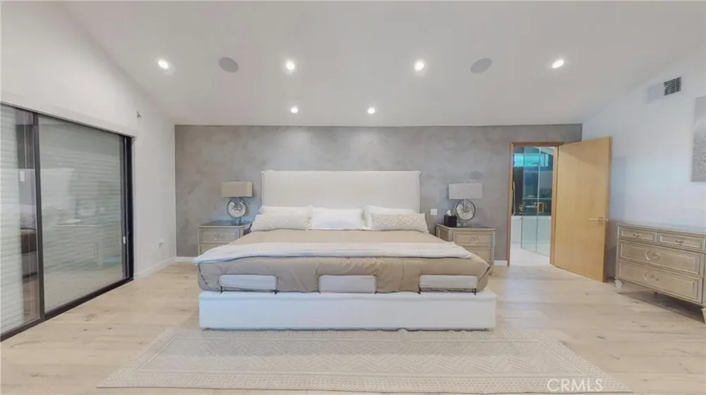 6945 Amestoy Los Angeles, CA 91406