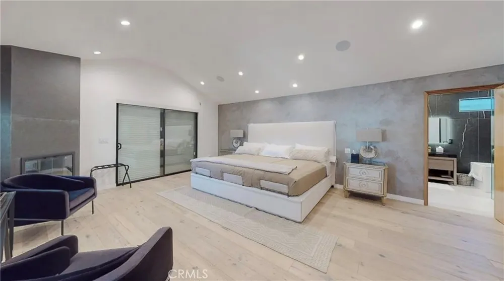6945 Amestoy Los Angeles, CA 91406