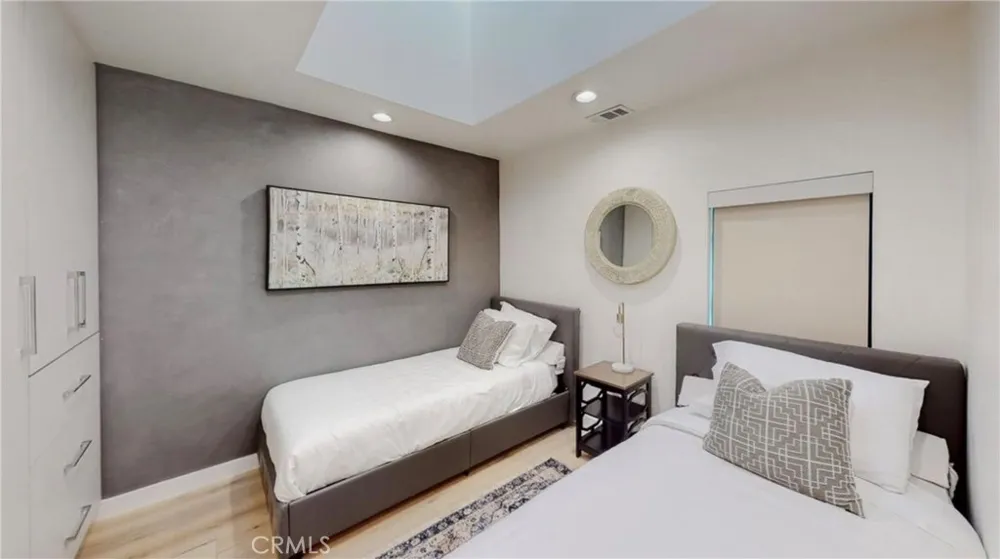 6945 Amestoy Los Angeles, CA 91406