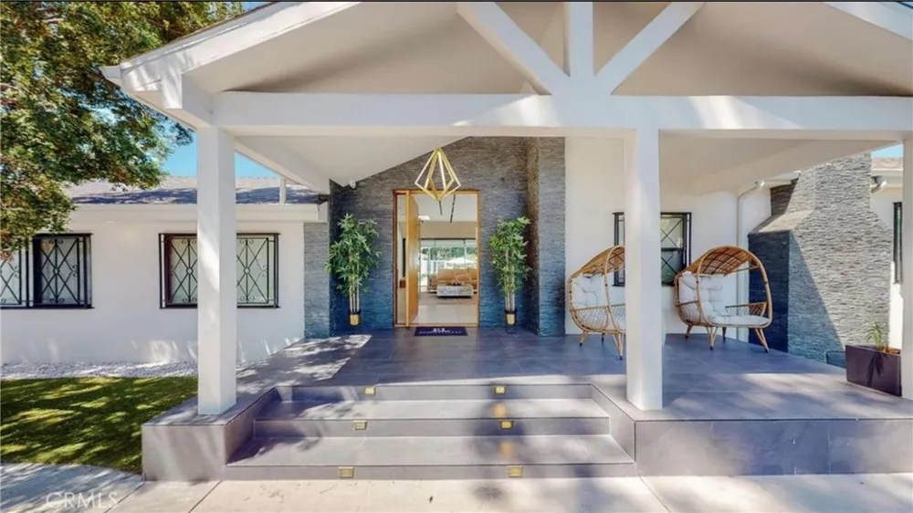 6945 Amestoy Los Angeles, CA 91406