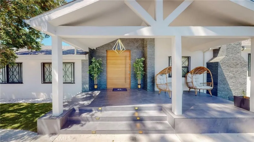 6945 Amestoy Los Angeles, CA 91406
