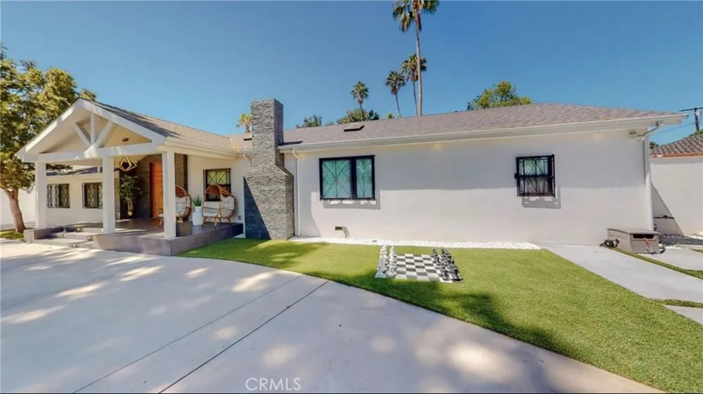 6945 Amestoy Los Angeles, CA 91406