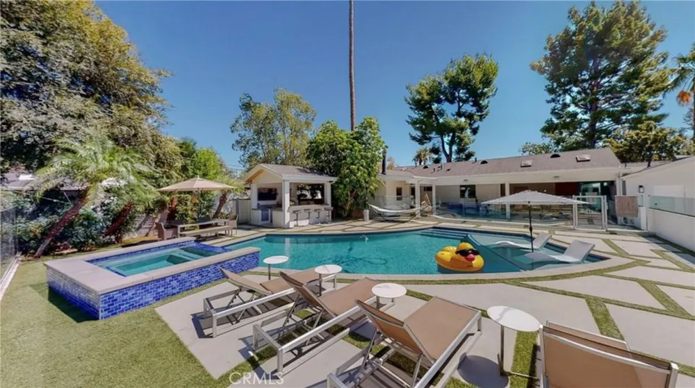 6945 Amestoy Los Angeles, CA 91406