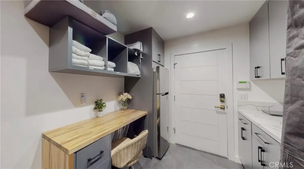 6945 Amestoy Los Angeles, CA 91406