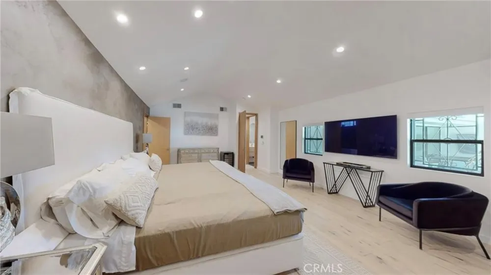 6945 Amestoy Los Angeles, CA 91406