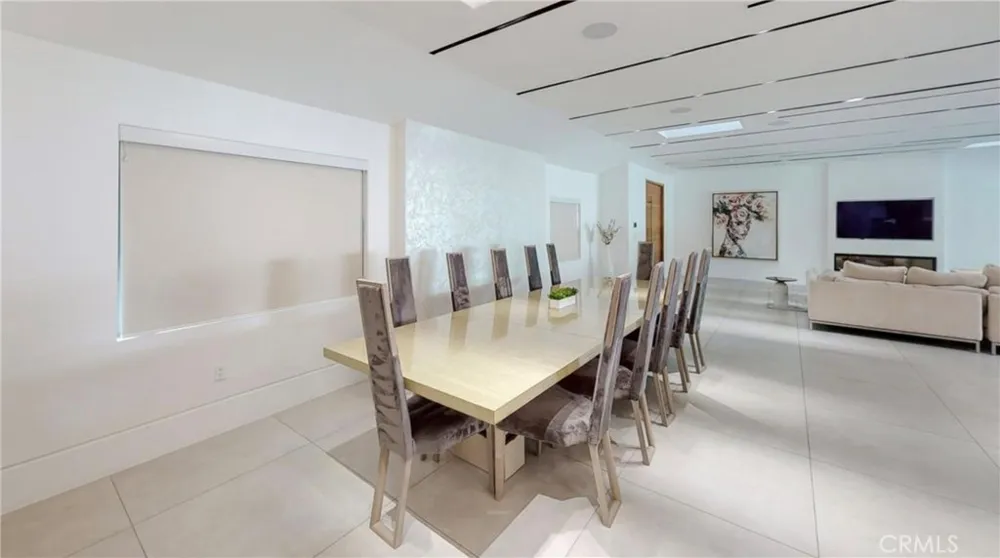 6945 Amestoy Los Angeles, CA 91406