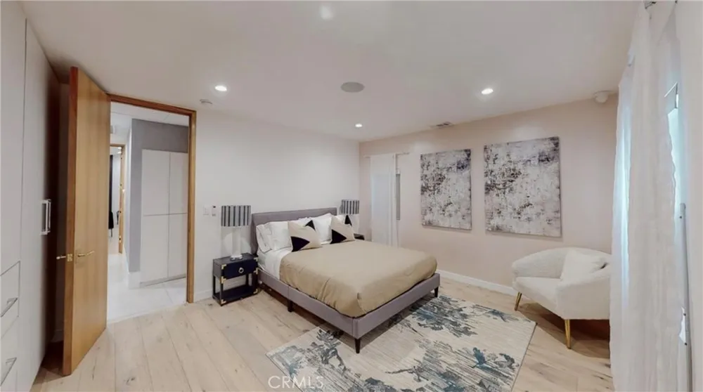6945 Amestoy Los Angeles, CA 91406