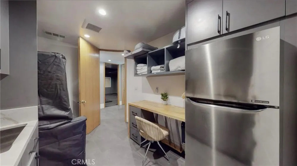 6945 Amestoy Los Angeles, CA 91406