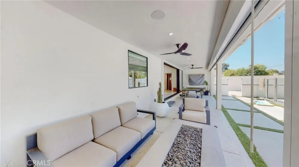 6945 Amestoy Los Angeles, CA 91406