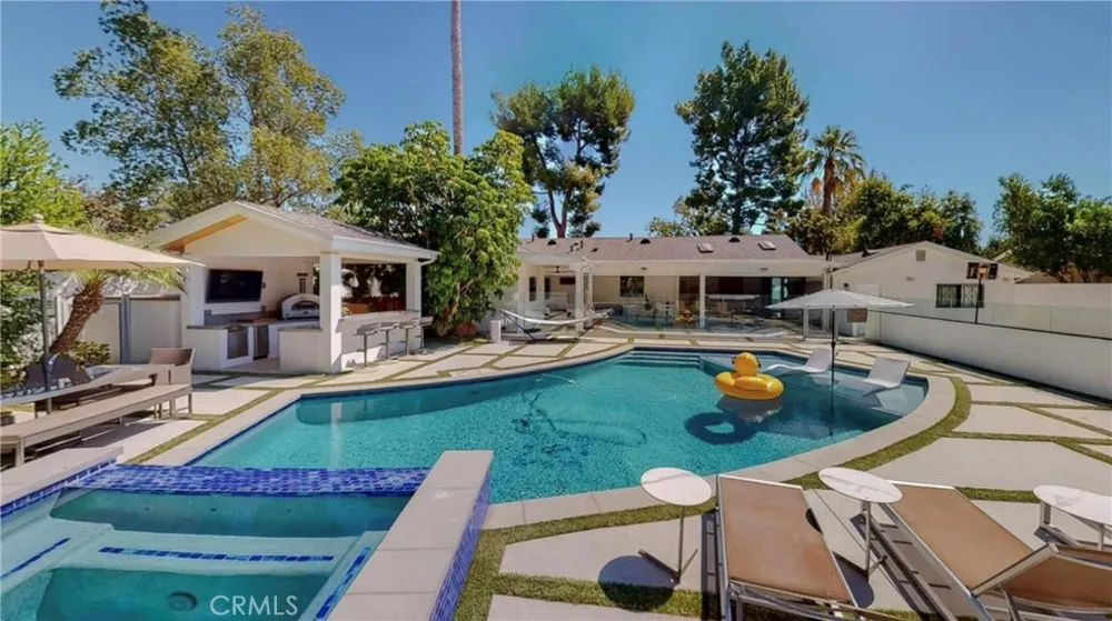 6945 Amestoy Los Angeles, CA 91406