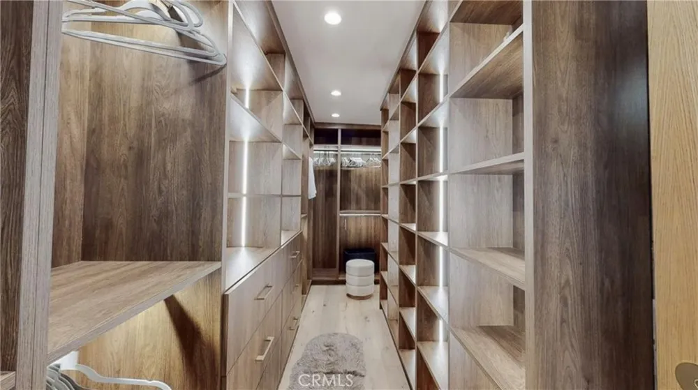 6945 Amestoy Los Angeles, CA 91406
