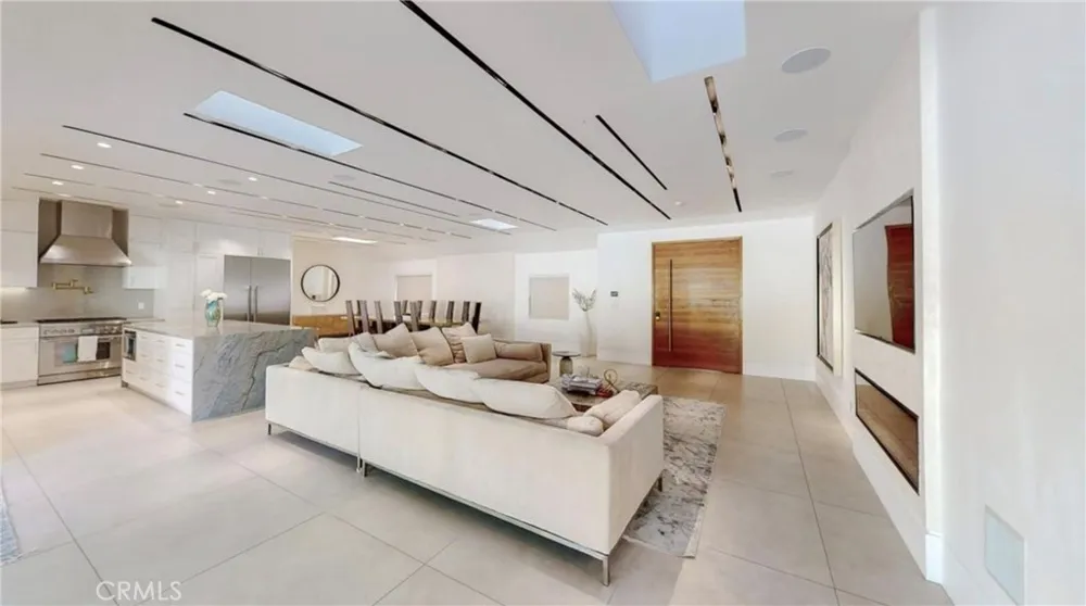 6945 Amestoy Los Angeles, CA 91406