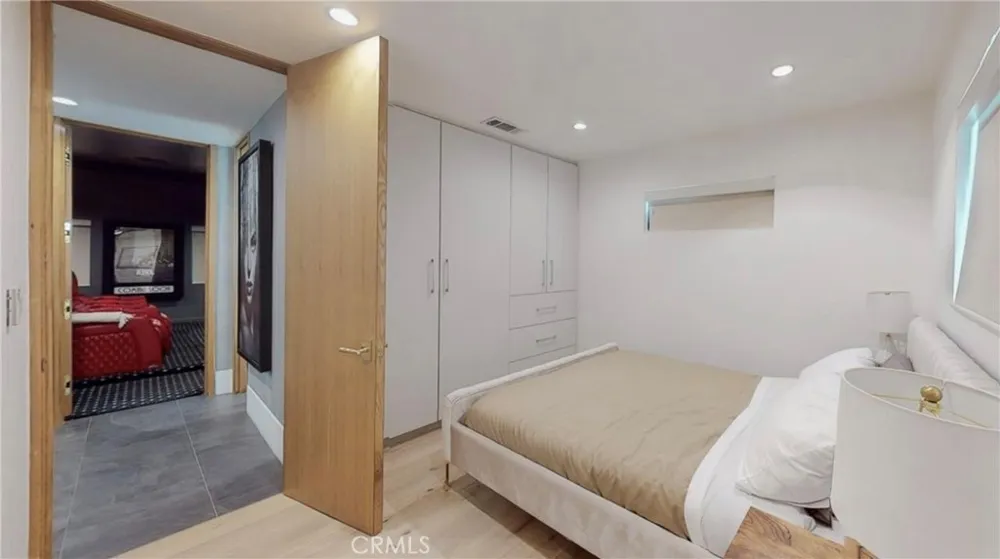 6945 Amestoy Los Angeles, CA 91406