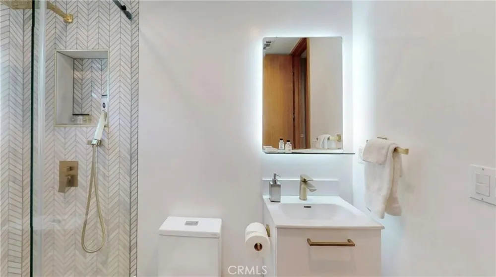6945 Amestoy Los Angeles, CA 91406