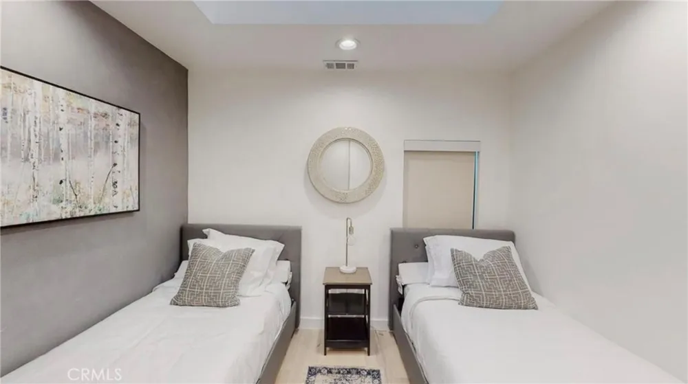 6945 Amestoy Los Angeles, CA 91406