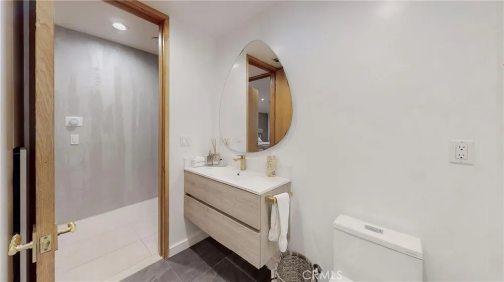 6945 Amestoy Los Angeles, CA 91406