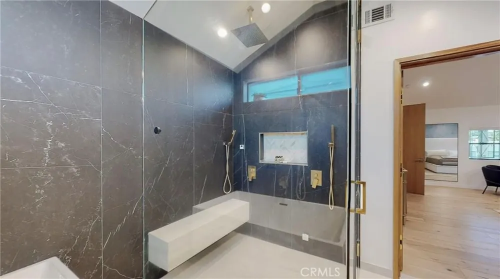 6945 Amestoy Los Angeles, CA 91406