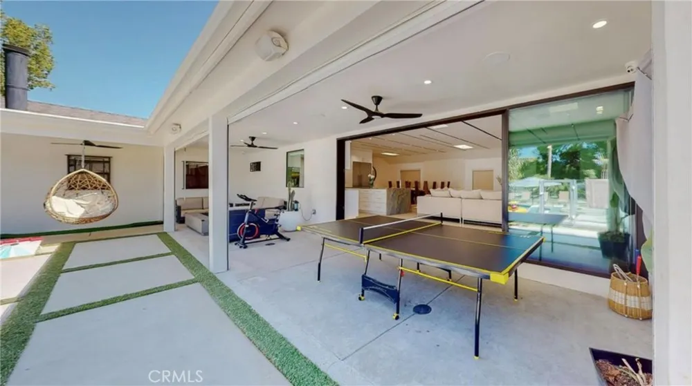 6945 Amestoy Los Angeles, CA 91406