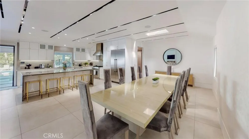 6945 Amestoy Los Angeles, CA 91406